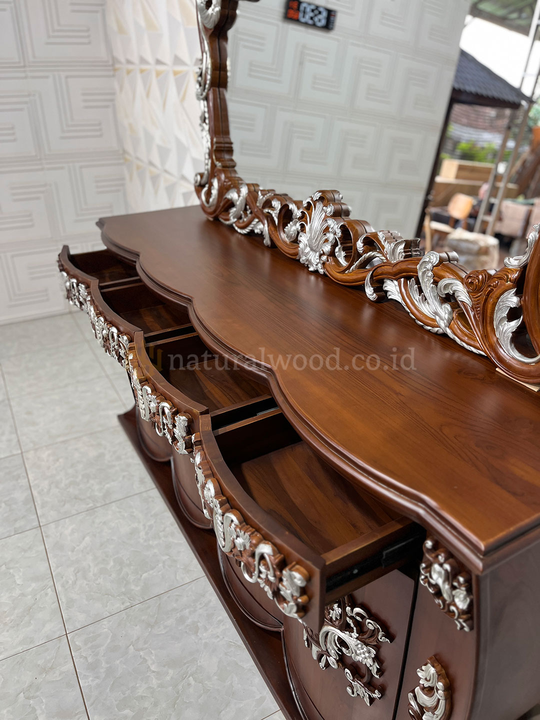 Meja Konsul Ruang Tamu Klasik Mewah (3)