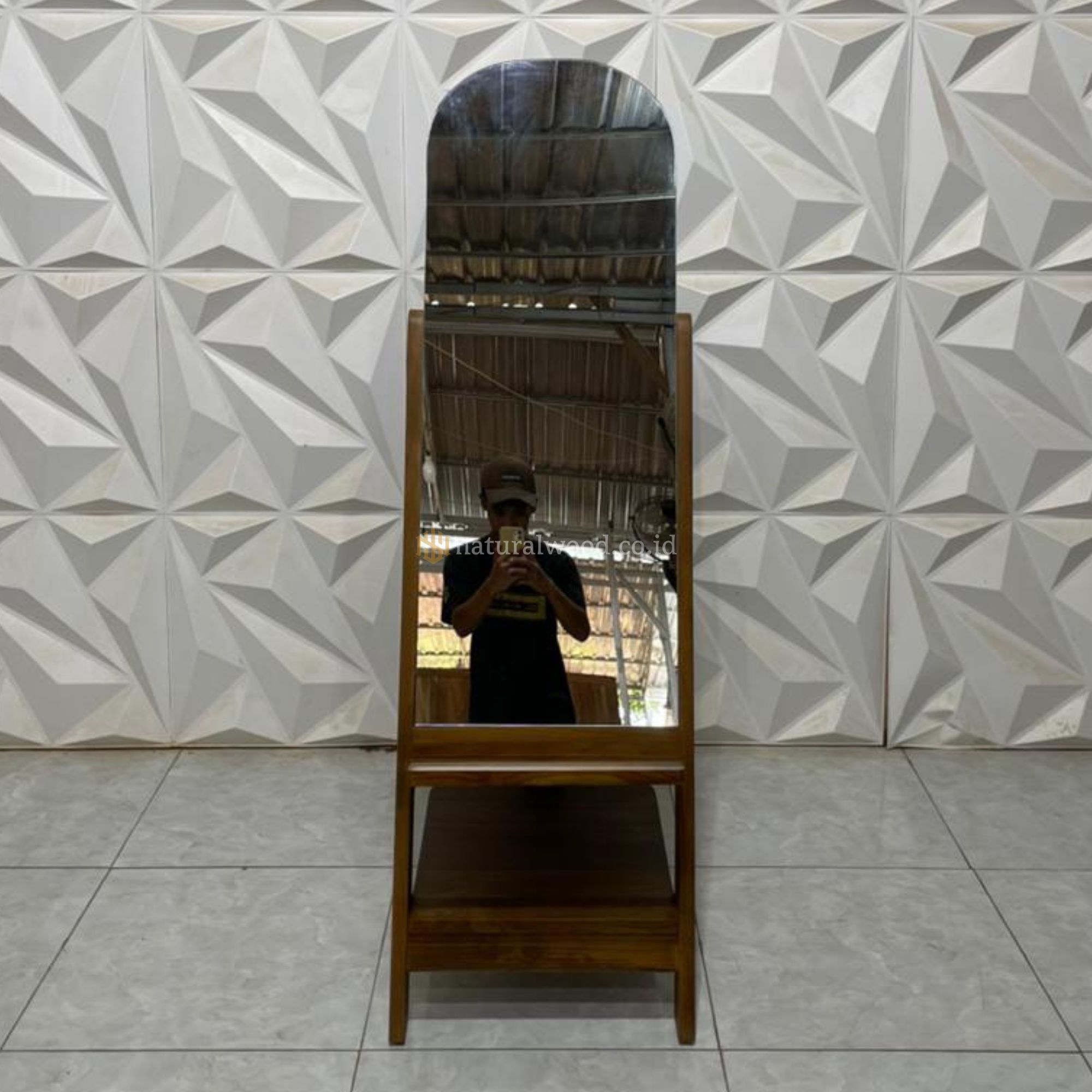 Standing Cermin Kayu Jati Model Minimalis Klasik
